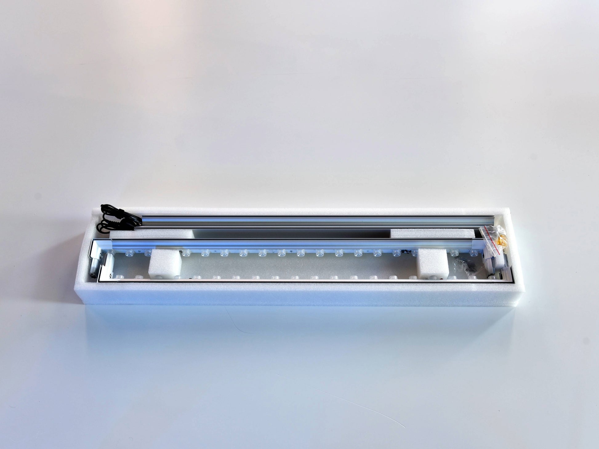 Whitebox-hanging-1000-1000 (3)