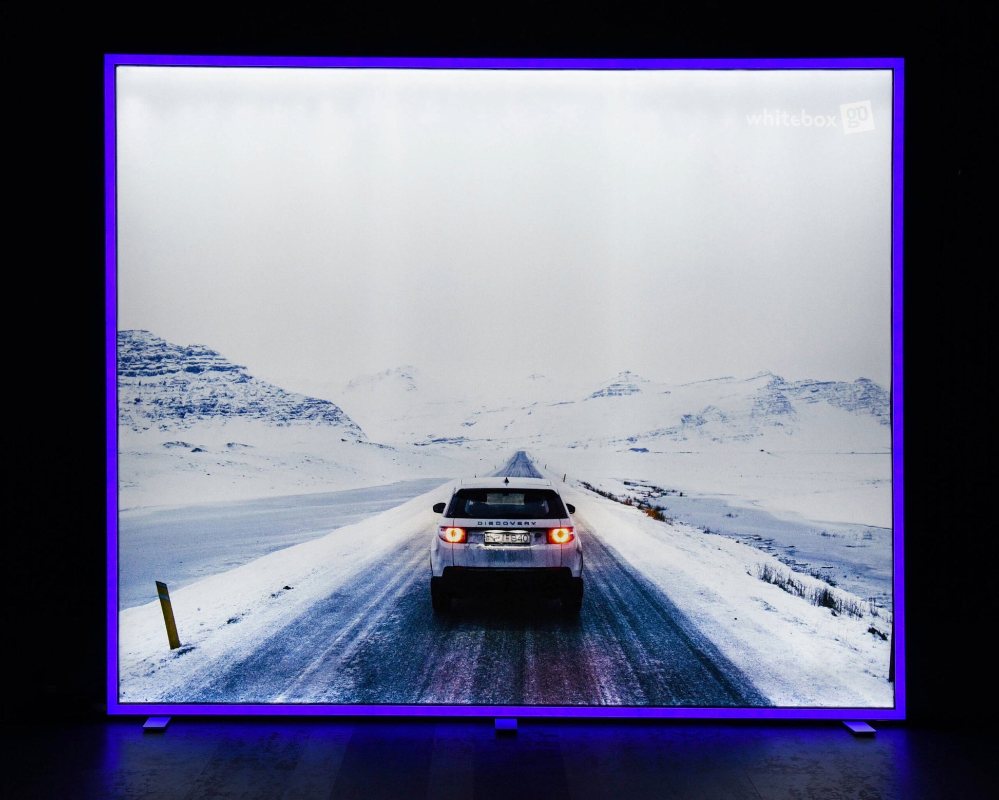 whitebox-switch-3000-2500-front-blue