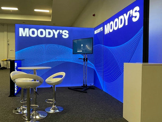 LED Lightbox vs Traditional Pop-Up Stands